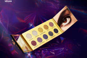 GOLD_PALETTE_ARTISTRY_SHOT_RESIZING-1x1_WITH_VEGAN_LOGO