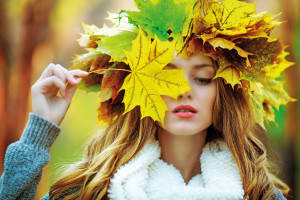 beautiful young woman in the autumn park