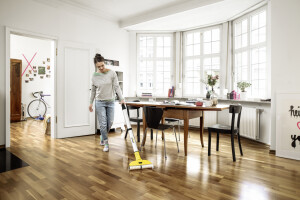 EWM_2_living_room_yellow_app_02_CI20_96 dpi (jpg)