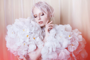Fashion Beauty Model Girl in white Roses